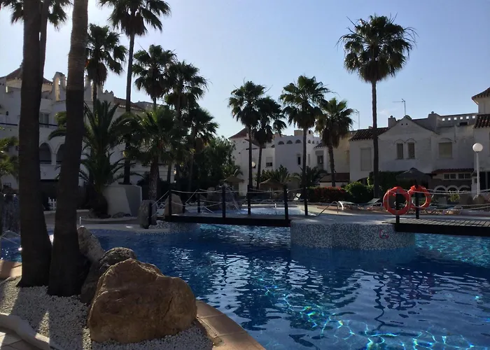Bajó en el campo de Golf, Orientación ideal todo el año Piscina-Terraza solárium-Wifi-Sat
